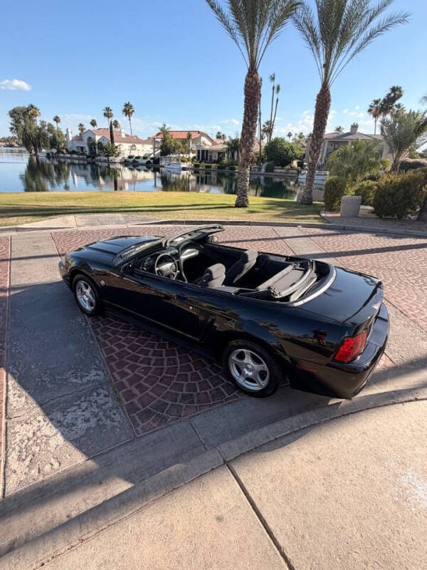 2004 Ford Mustang Deluxe