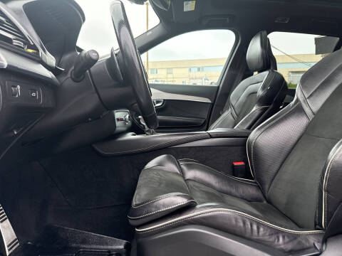 2017 Volvo XC90 T6 R-Design