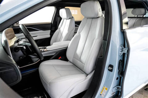 2024 Cadillac LYRIQ Luxury 1