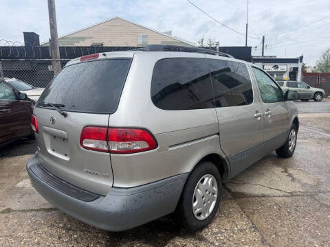 2003 Toyota Sienna CE