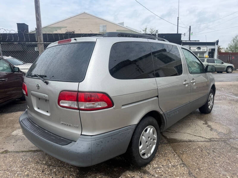 2003 Toyota Sienna CE