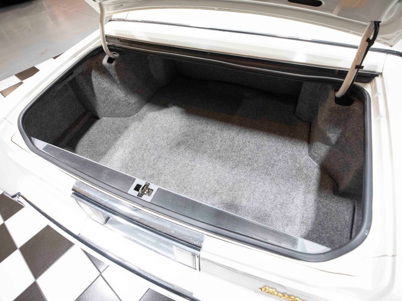 1990 Cadillac DeVille 6