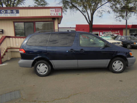 2001 Toyota Sienna LE