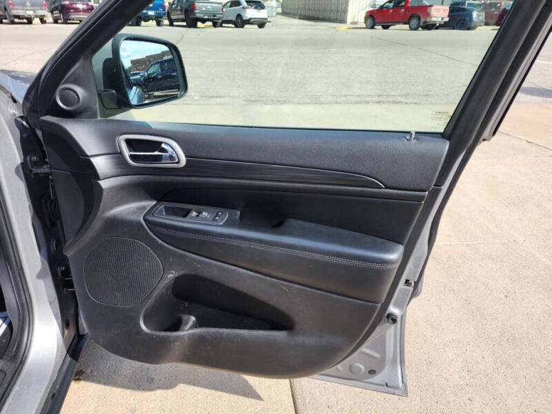 2019 Jeep Grand Cherokee Laredo E