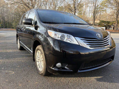 2015 Toyota Sienna XLE 7-Passenger Auto Access Seat