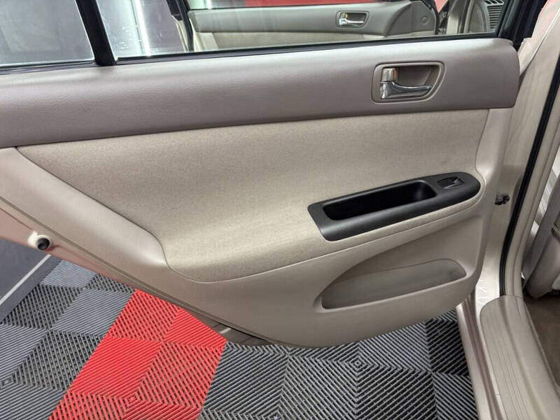 2005 Toyota Camry LE