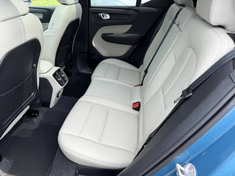 2024 Volvo XC40 B5 Plus Bright Theme