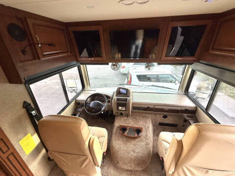 2014 Fleetwood RV Bounder 33’ Double Slide!!!!