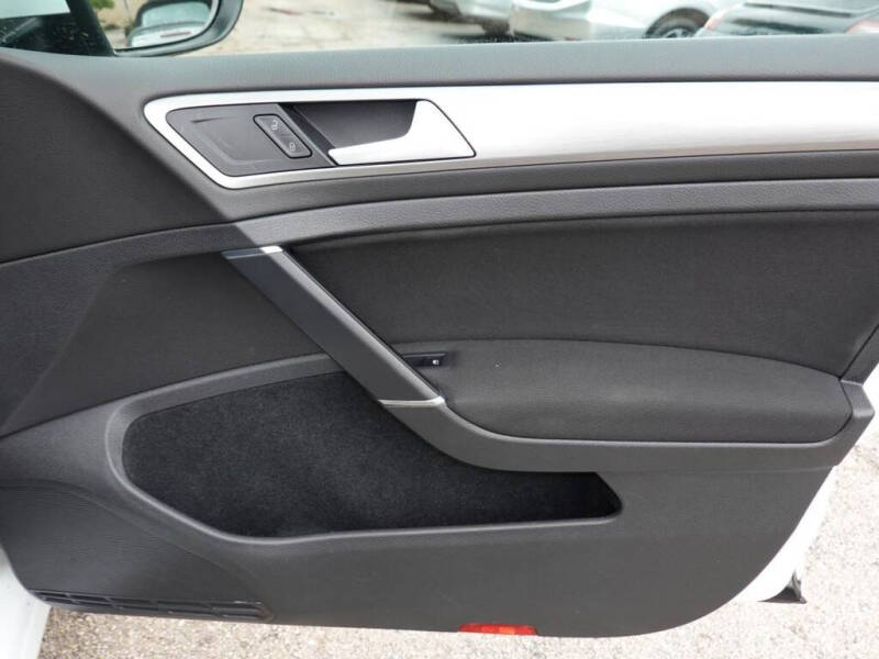 2017 Volkswagen Golf SportWagen