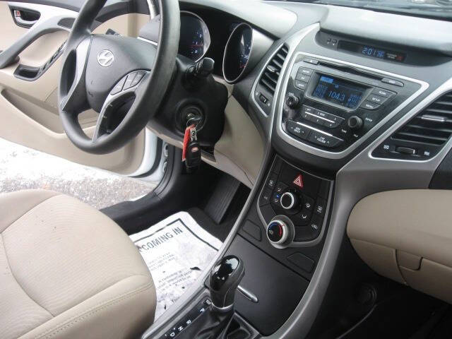 2016 Hyundai Elantra SE