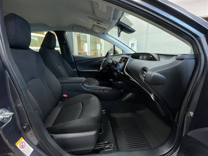 2022 Toyota Prius LE