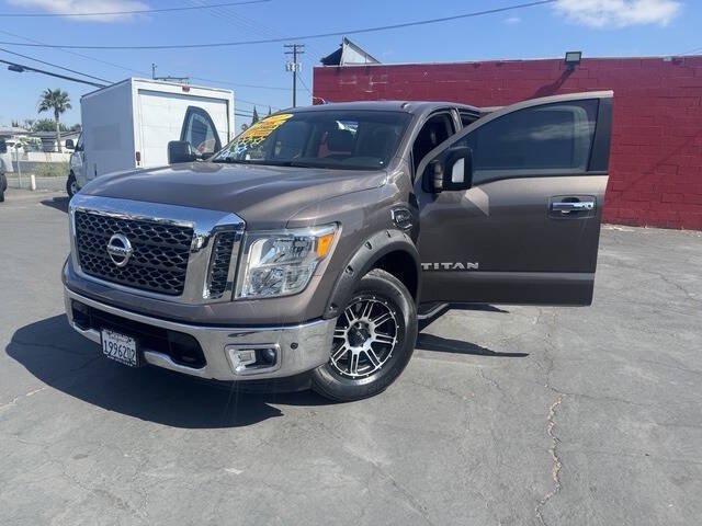 2017 Nissan Titan SV