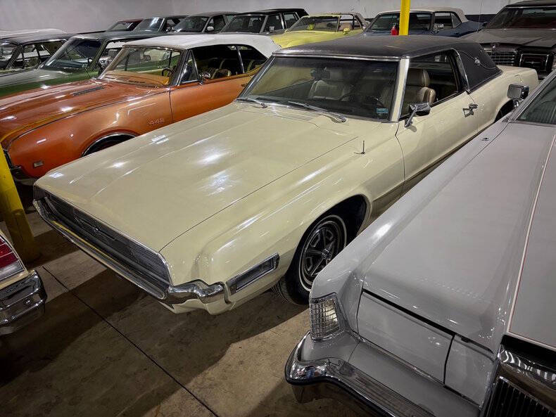 1969 Ford Thunderbird