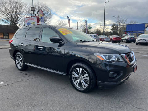 2017 Nissan Pathfinder for sale at Sinaloa Auto Sales in Salem OR