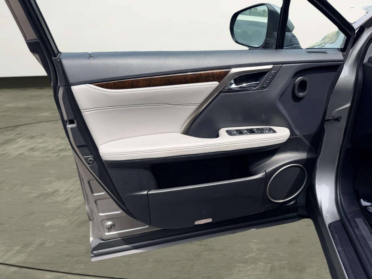 LexusRX 35016