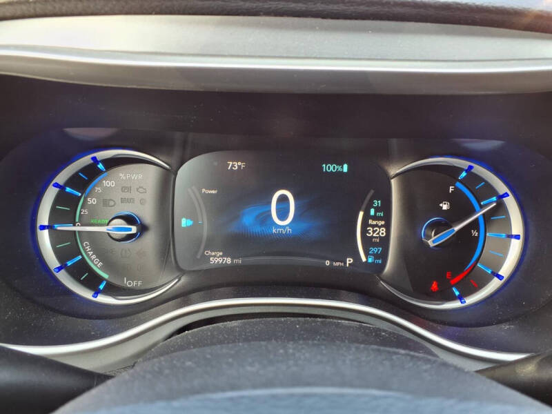 2024 Chrysler Pacifica Plug-In Hybrid Select