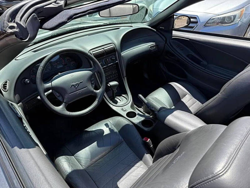 2004 Ford Mustang GT Deluxe