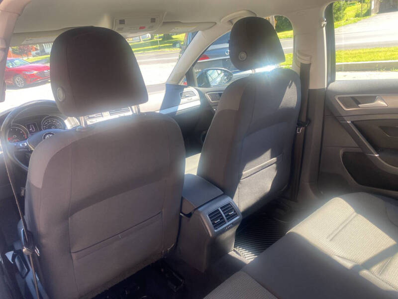 2016 Volkswagen Golf TSI S
