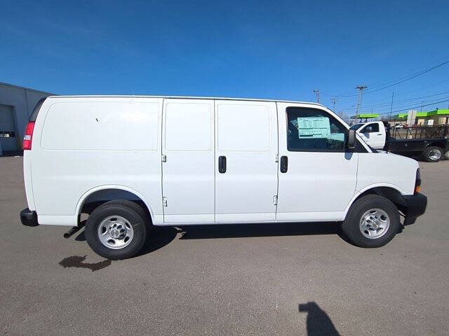 2025 Chevrolet Express 2500