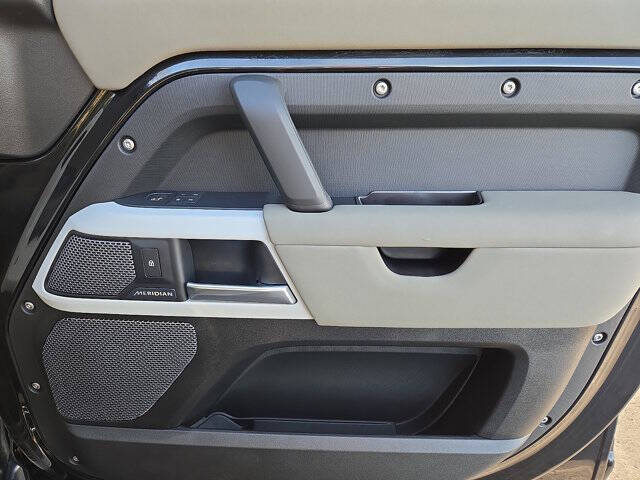 2020 Land Rover Defender 110 SE