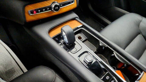 2023 Volvo XC90 B5 Plus Bright Theme