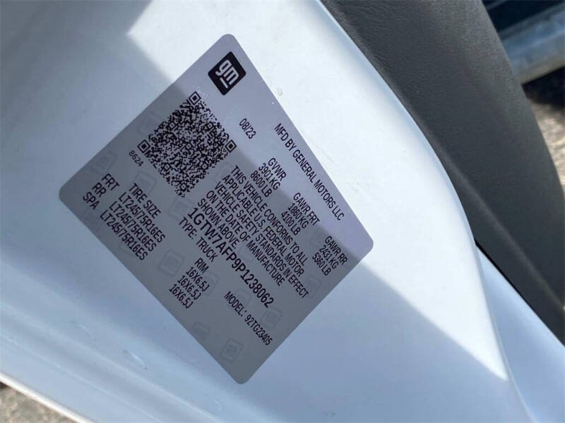 2023 GMC Savana 2500