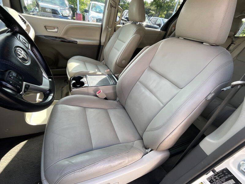 2015 Toyota Sienna XLE 8-Passenger