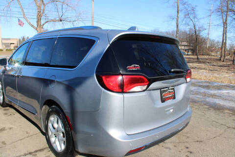 2017 Chrysler Pacifica Touring-L Plus