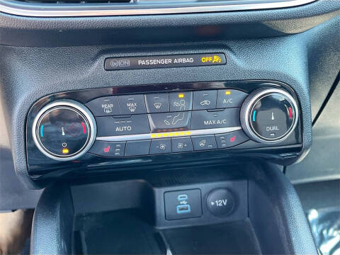 2022 Ford Escape Titanium