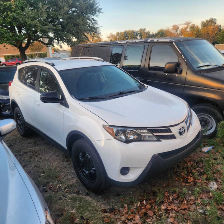2014 Toyota RAV4 LE's photo