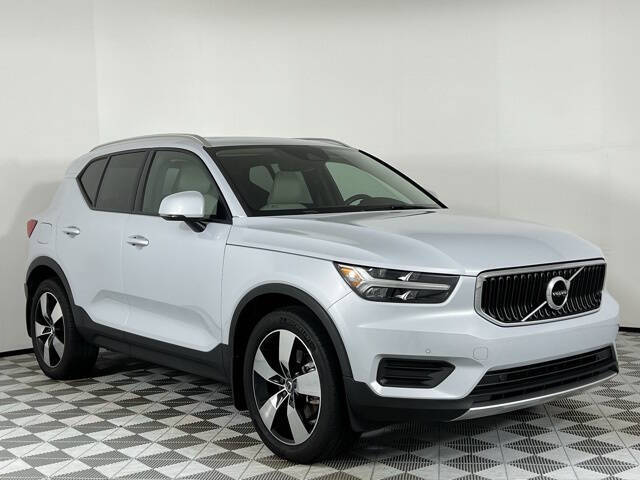 2020 Volvo XC40 Momentum's photo