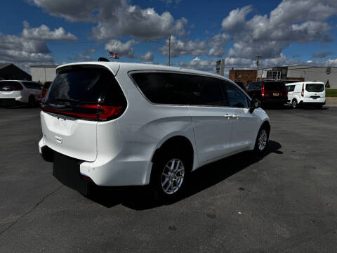 2025 Chrysler Pacifica Select