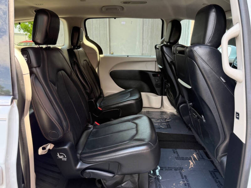 2017 Chrysler Pacifica Touring-L Plus