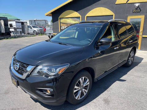 2020 Nissan Pathfinder for sale at BELOW BOOK AUTO SALES in Idaho Falls ID