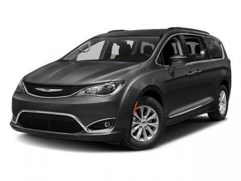 2017 Chrysler Pacifica Touring-L's photo