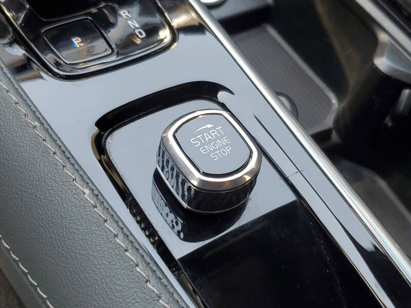 2024 Volvo XC90 B6 Ultimate Bright Theme 7P