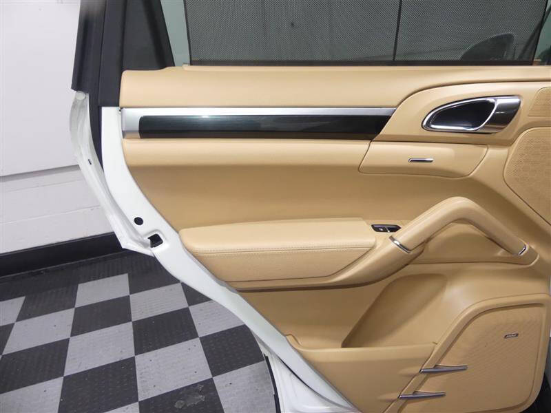2017 Porsche Cayenne Platinum Edition