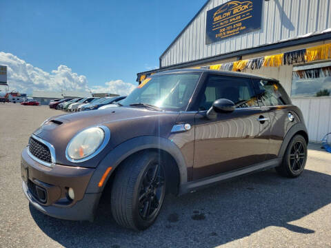 2012 MINI Cooper Hardtop for sale at BELOW BOOK AUTO SALES in Idaho Falls ID