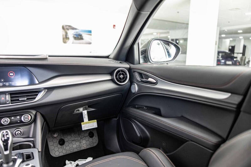 2025 Alfa Romeo Stelvio