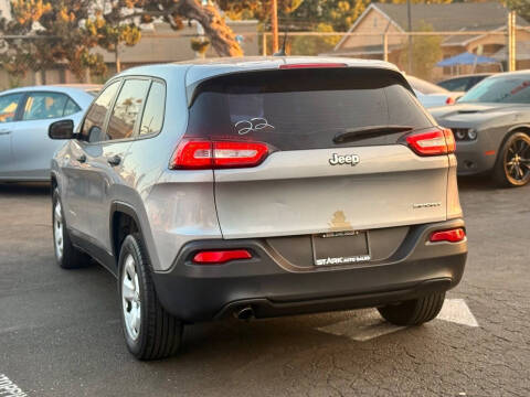 2017 Jeep Cherokee Sport