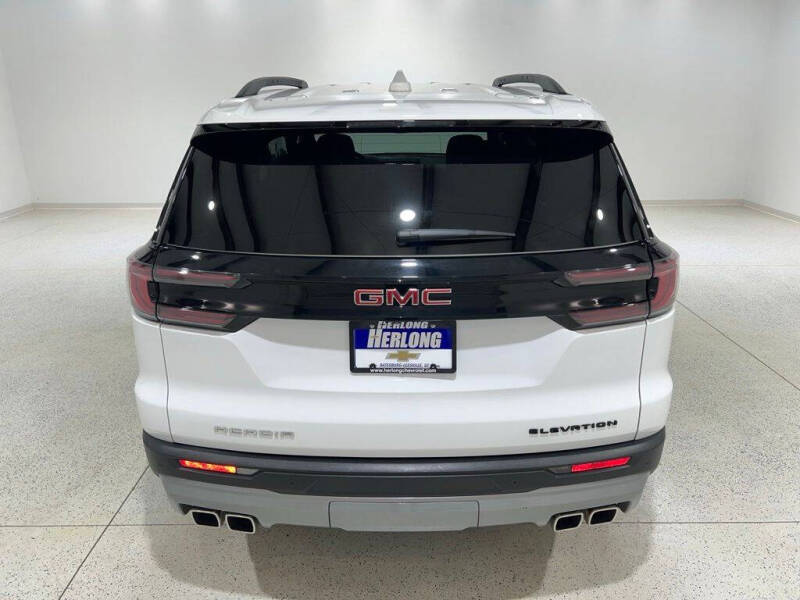 2025 GMC Acadia Elevation