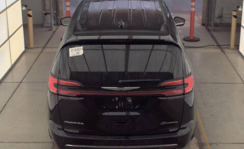 2024 Chrysler Pacifica Plug-In Hybrid Select