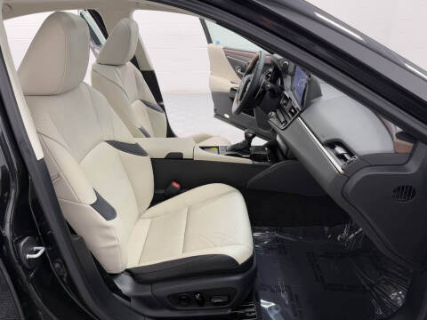 2025 Lexus ES 350 Ultra Luxury