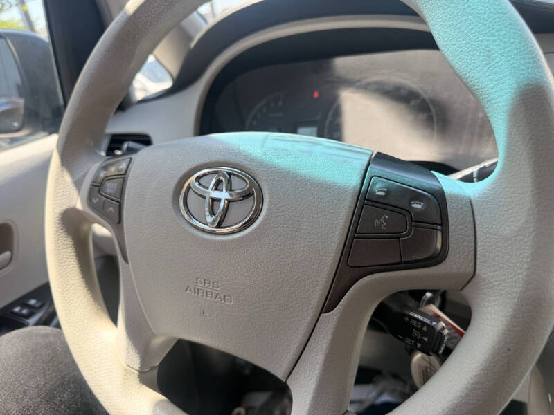 2012 Toyota Sienna LE 8-Passenger