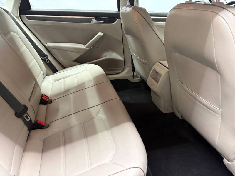 2017 Volkswagen Passat 1.8T R-Line