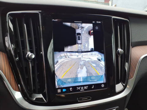 2025 Volvo V60 Cross Country B5 Plus