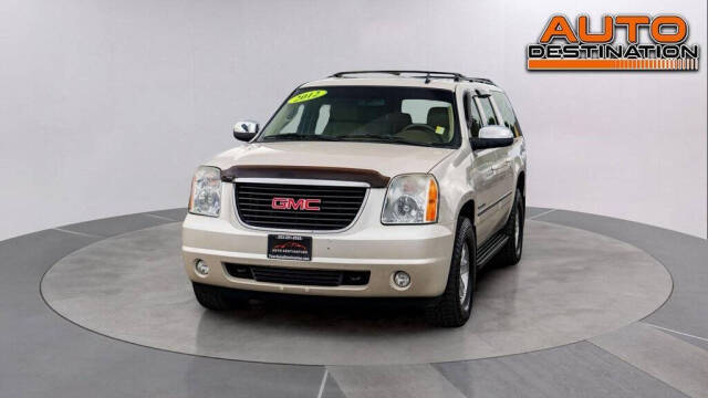 2012 GMC Yukon XL for sale at Auto Destination in Puyallup, WA