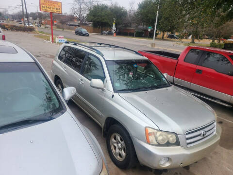 2003 Toyota Highlander for sale at DFW AUTO FINANCING LLC in Dallas TX