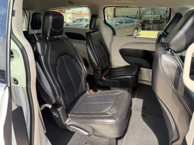 2024 Chrysler Pacifica Touring L
