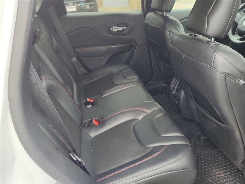 2021 Jeep Cherokee for sale at Victoria Auto Sales in Victoria, MN